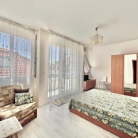 Sunny And Spacious - Quiet Area In By Flat Mаnager Апартамент Несебър