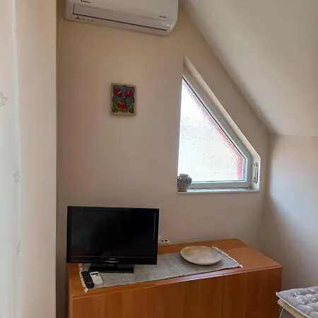 Апартамент Sunny And Spacious - Quiet Area In By Flat Mаnager *